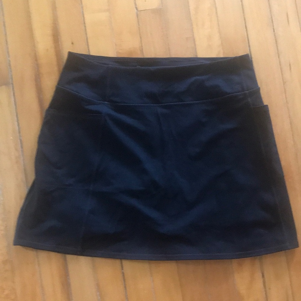 Selling listeners sketchers size large skirt with shorts attached